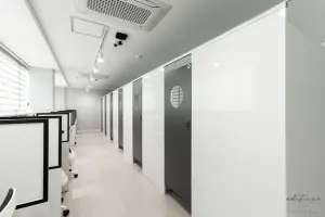 화이트톤 프리미엄 스터디카페 인테리어